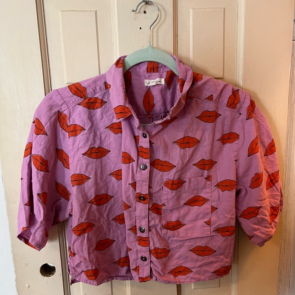 UO Silence + Noise Lips Crop Blouse